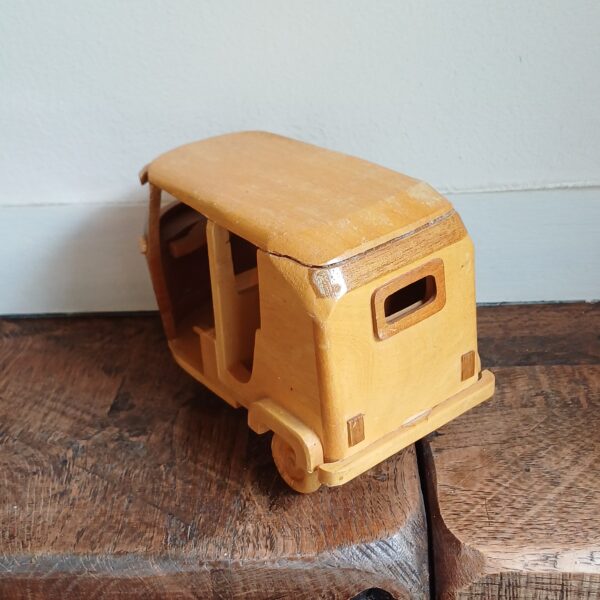 Houten riksja / tuktuk