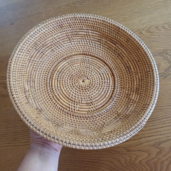 Decoratieve rieten schaal