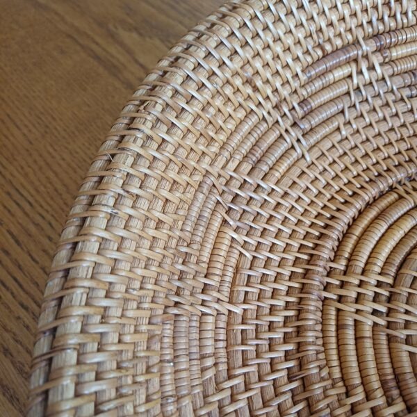 Decoratieve rieten schaal