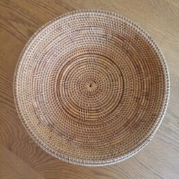 Decoratieve rieten schaal