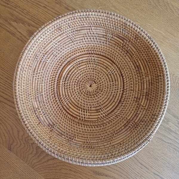 Decoratieve rieten schaal