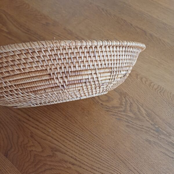 Decoratieve rieten schaal