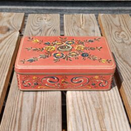 Rood Verkade blik met bloemen