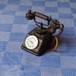 Telefoontoestel met hoorn - decoratieve puntenslijper
