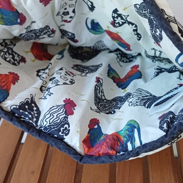 Theemuts met kippen