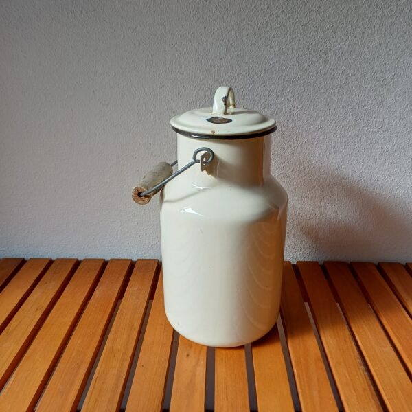 Crème witte emaille melkbus