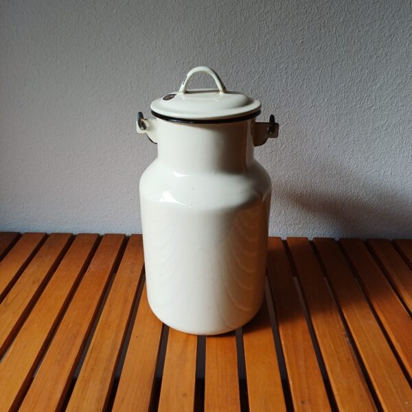 Crème witte emaille melkbus