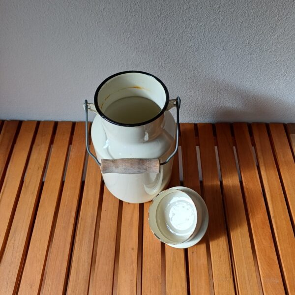 Crème witte emaille melkbus