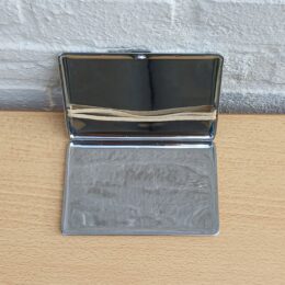 Zilverkleurige sigarettenetui