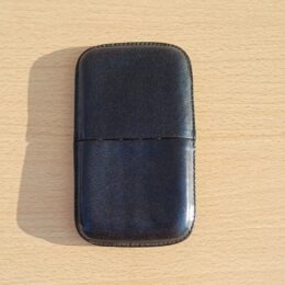 Zwart leren sigarenkoker