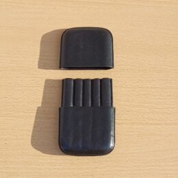 Zwart leren sigarenkoker