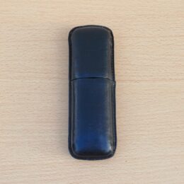 Zwart leren sigarenkoker