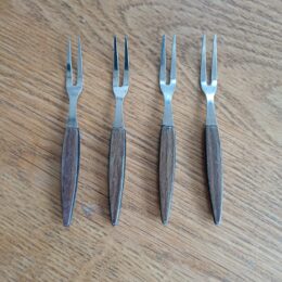 4 bruine cocktailvorkjes