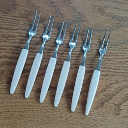 6 crèmekleurige cocktailvorkjes